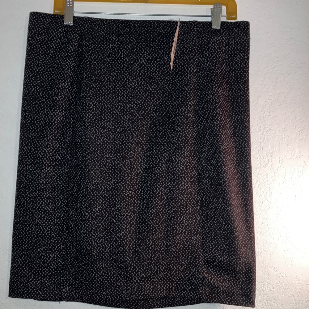 Covington Black and White Patterned Pencil Skirt